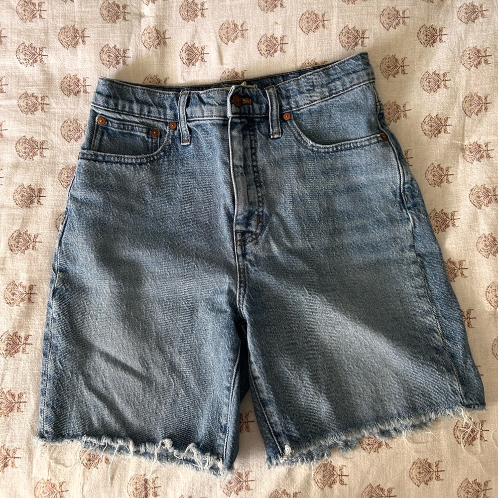 High-Rise Mid-Length Denim Shorts in Bonet Wash: TENCEL Lyocell Edition, Size 28